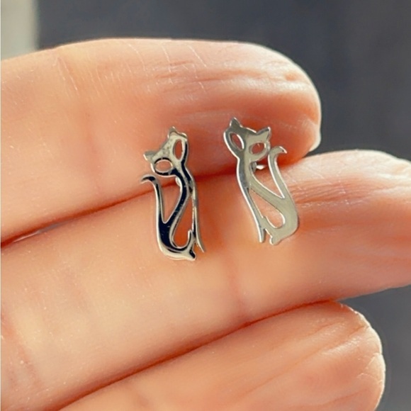 Stainless Steel Waterproof Cat Studs - Picture 8 of 8